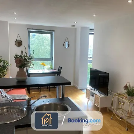 Stylish One Bedroom By Movida Group Short Lets & Serviced Apartment Leeds (West Yorkshire)