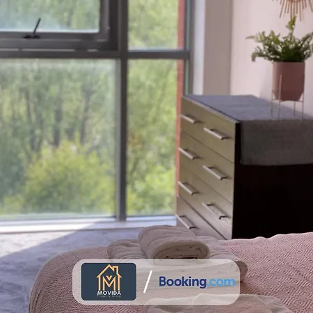 Stylish One Bedroom By Movida Group Short Lets & Serviced Leeds (West Yorkshire)